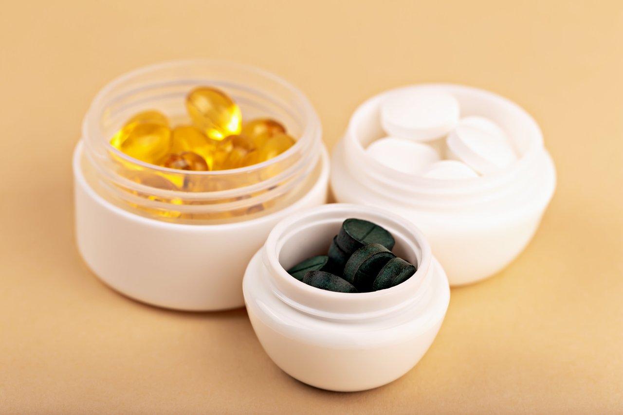 Comment choisir un multivitamines adapté pour une femme de 35 ans : normes, composition et rapport qualité-prix