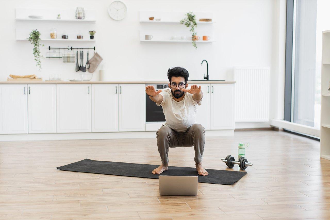 Créer un espace d'entraînement motivant chez soi avec peu de matériel