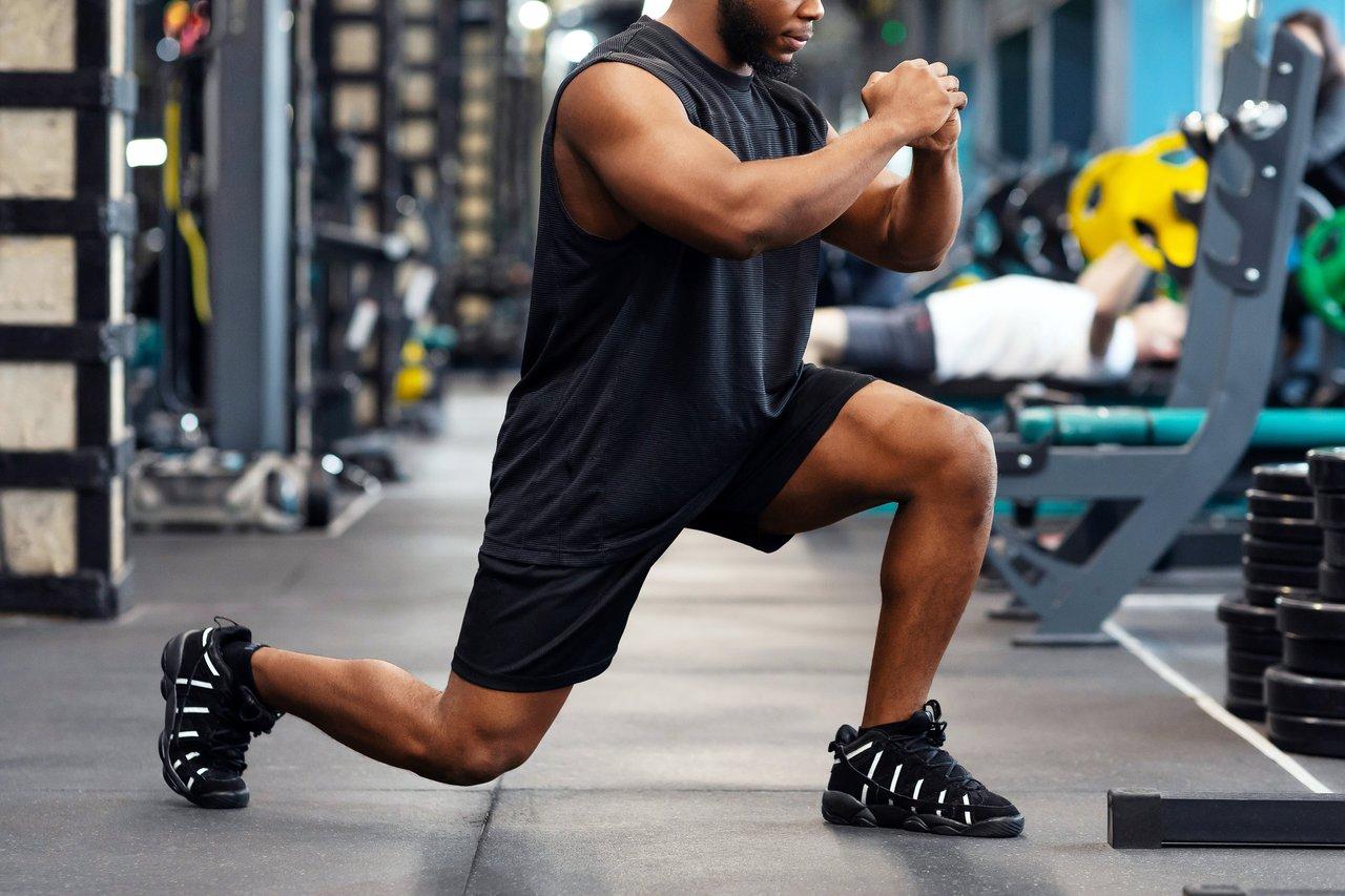 Routine intermédiaire 15 minutes pour booster la puissance explosive des jambes avec charges légères