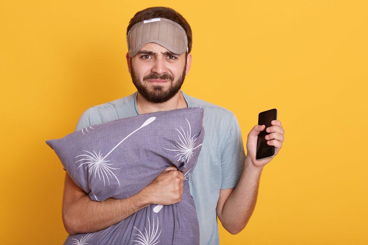 Appareil de polysomnographie pour analyser le cycle du sommeil et diagnostiquer les troubles du sommeil.