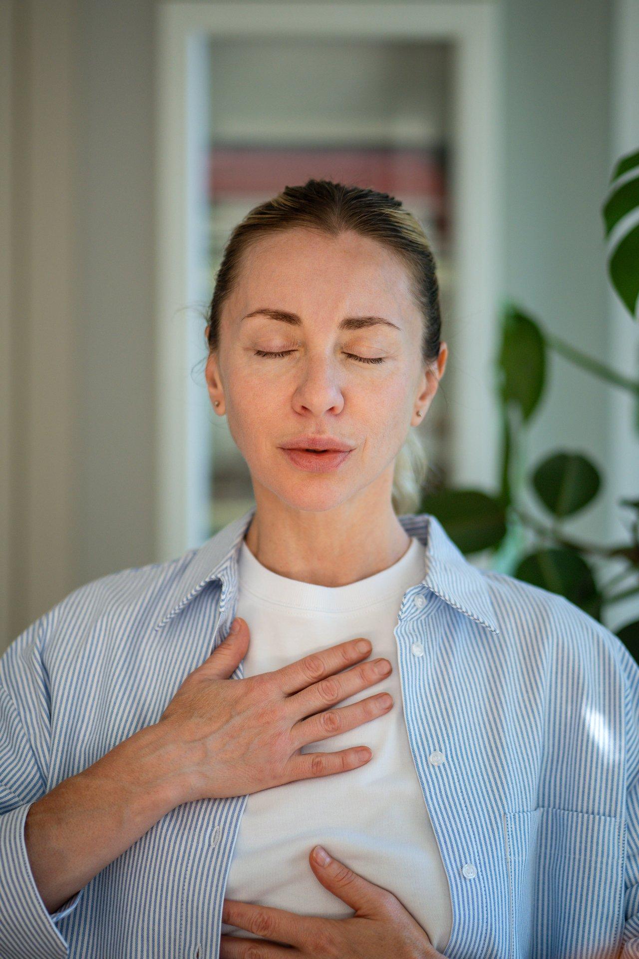 Diagramme de respiration carrée illustrant les phases d'inspiration, rétention, expiration et pause pour calmer le stress.