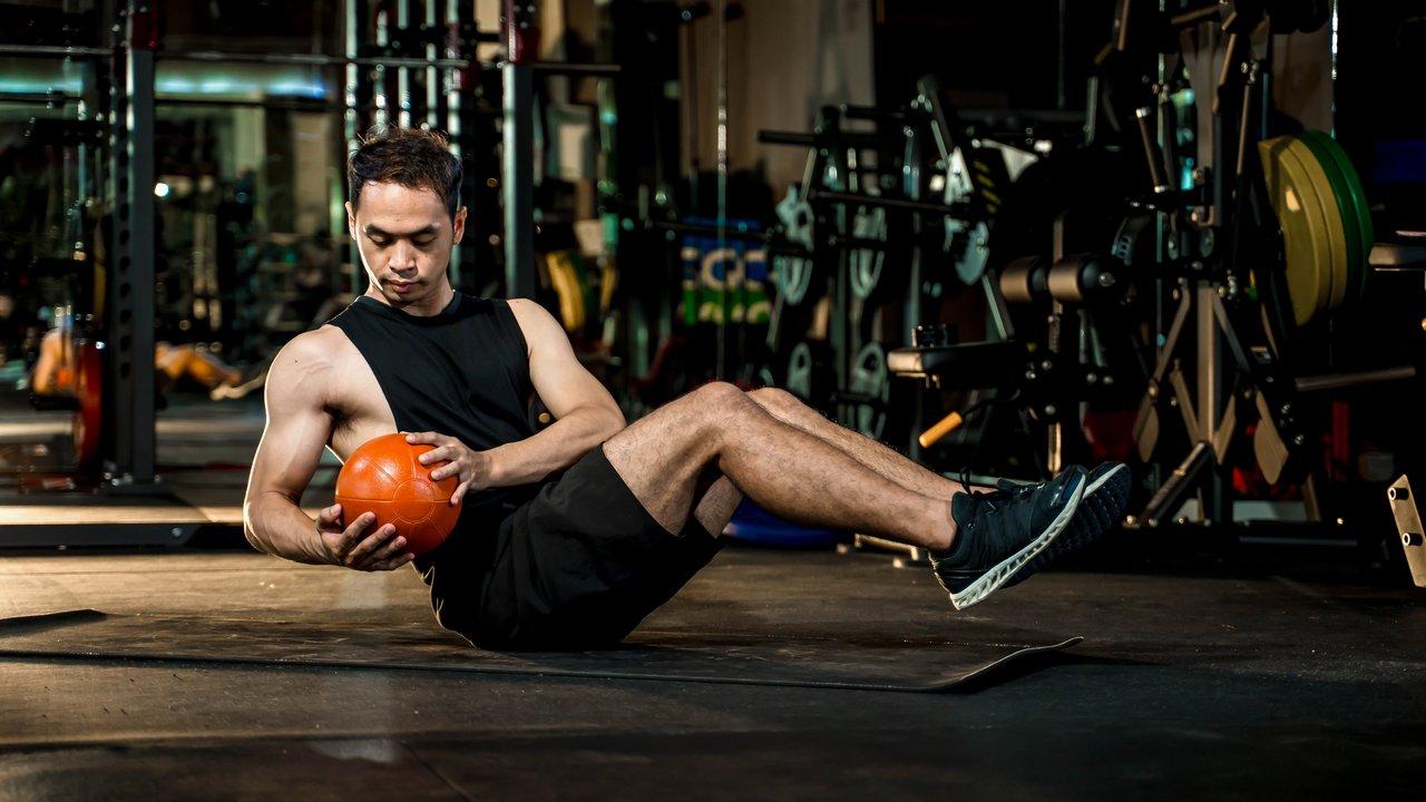 Exercices de gainage dynamique pour renforcer le tronc et améliorer la puissance explosive.